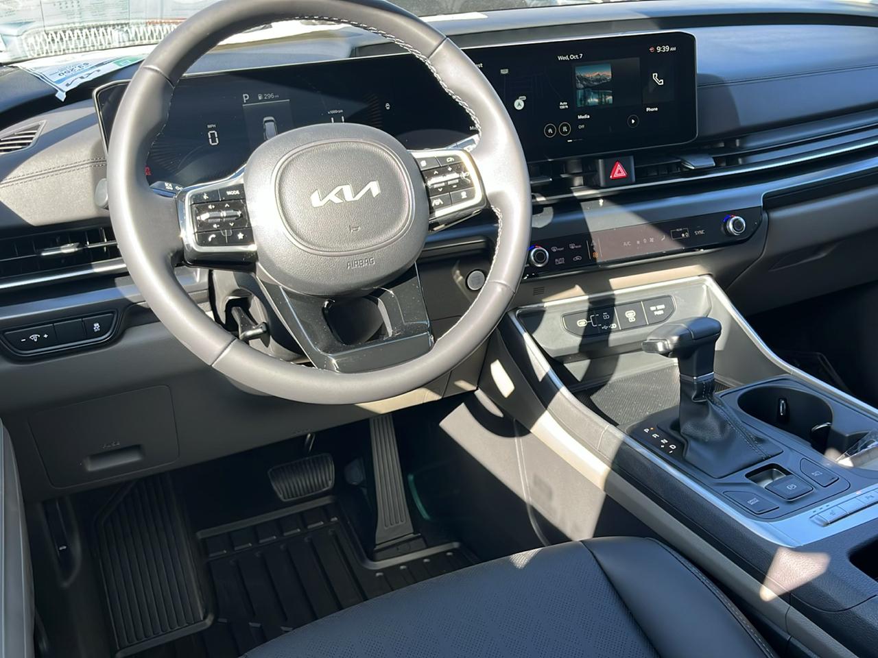 Kia Carnival LXS FWD 2026