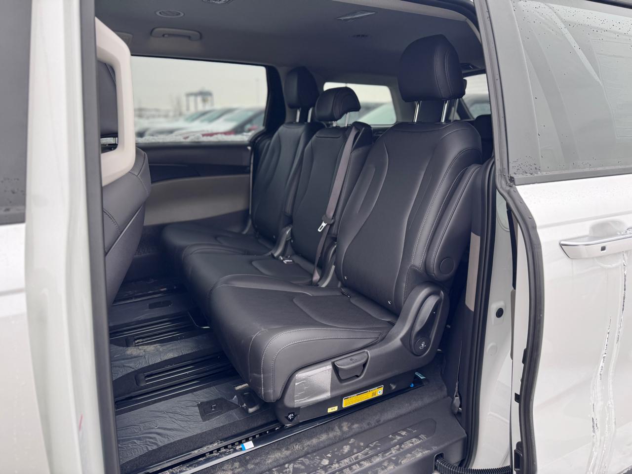 Kia Carnival LXS FWD 2026