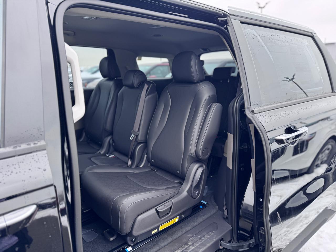 Kia Carnival LXS FWD 2026