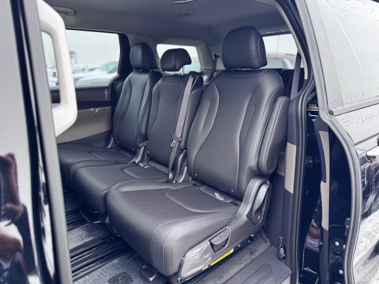 Kia Carnival LXS FWD 2026