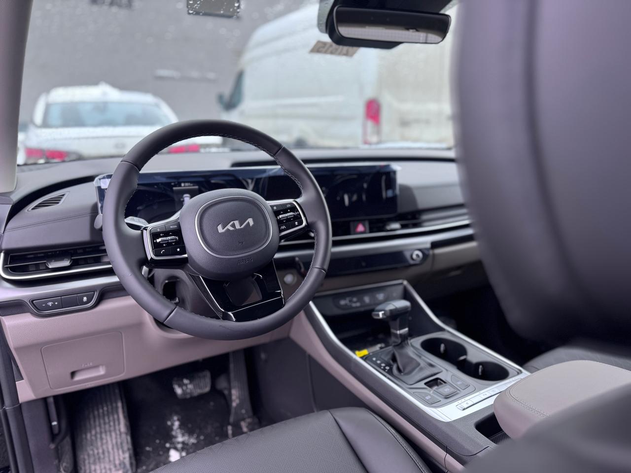 Kia Carnival LXS FWD 2026