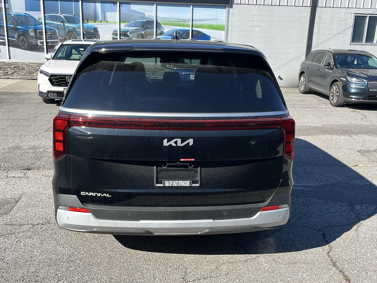 Kia Carnival LXS FWD 2026