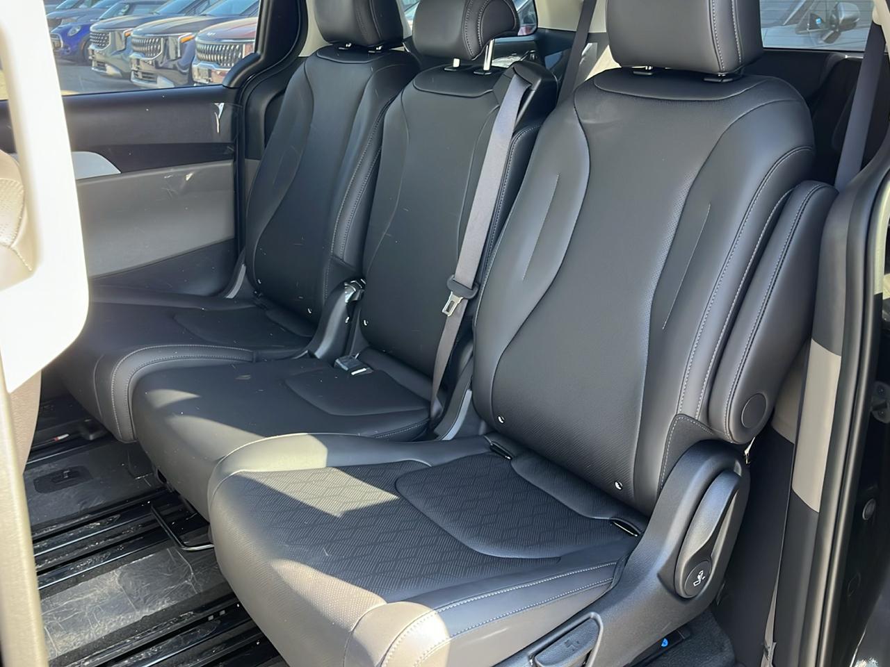 Kia Carnival LXS FWD 2026