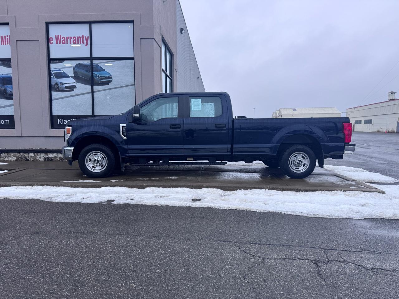 Ford Super Duty F-350 SRW LARIAT 2WD Crew Cab 8' Box 2022