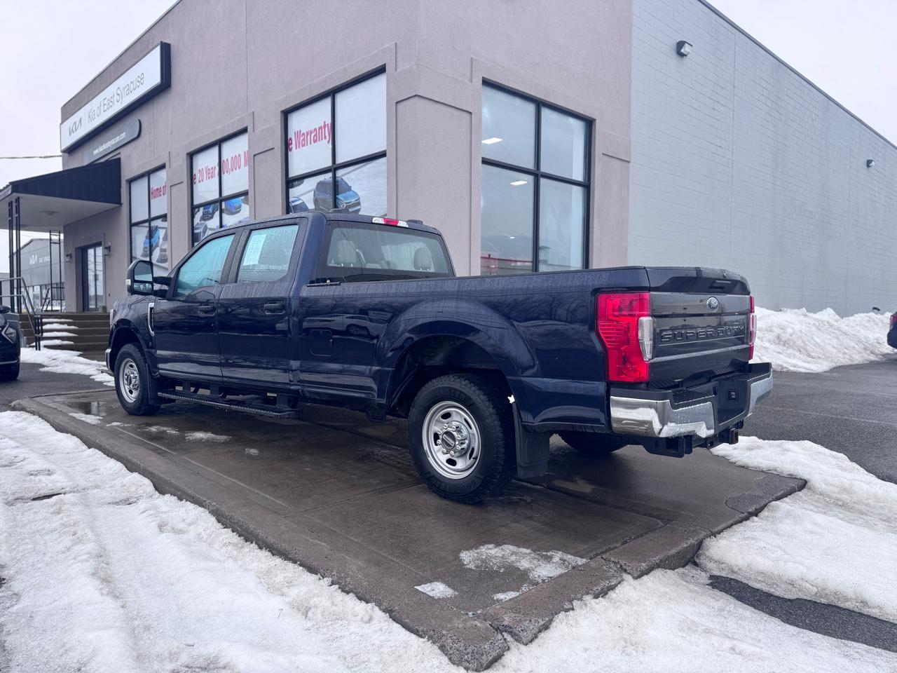 Ford Super Duty F-350 SRW LARIAT 2WD Crew Cab 8' Box 2022