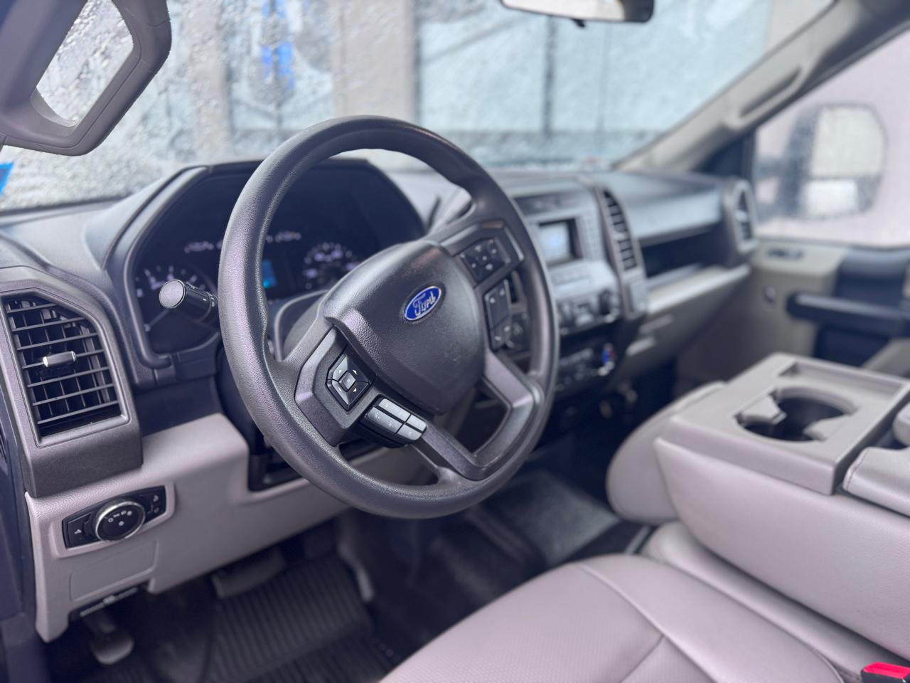 Ford Super Duty F-350 SRW LARIAT 2WD Crew Cab 8' Box 2022