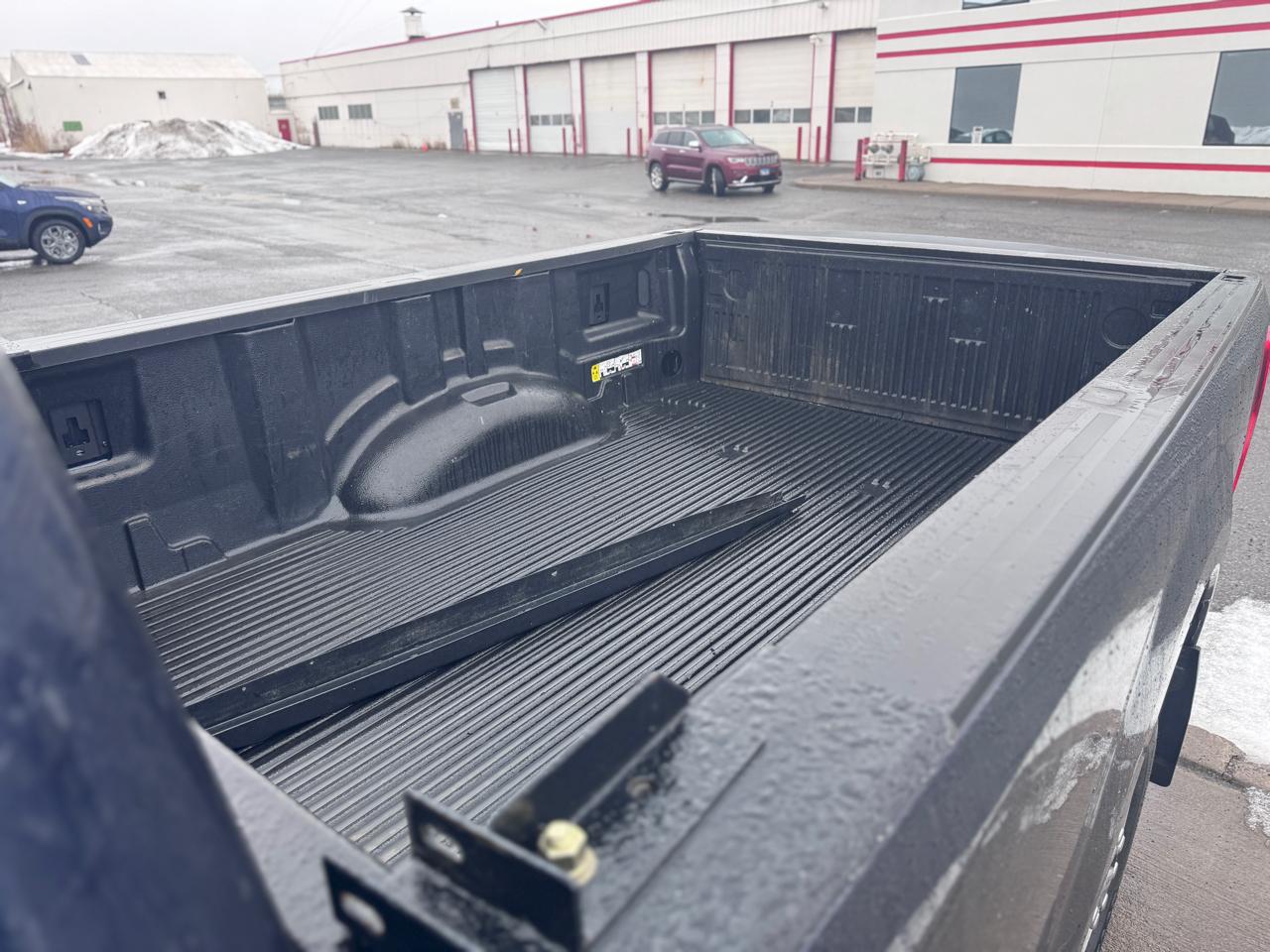 Ford Super Duty F-350 SRW LARIAT 2WD Crew Cab 8' Box 2022