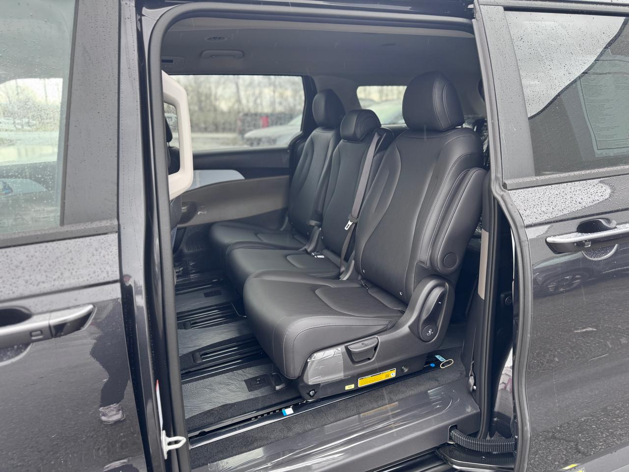 Kia Carnival LXS FWD 2026