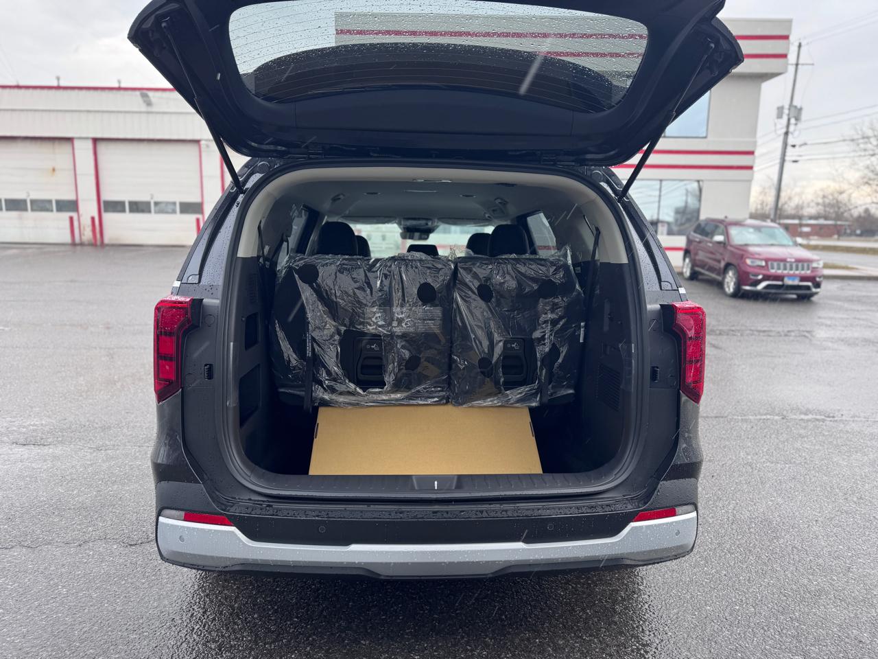 Kia Carnival LXS FWD 2026