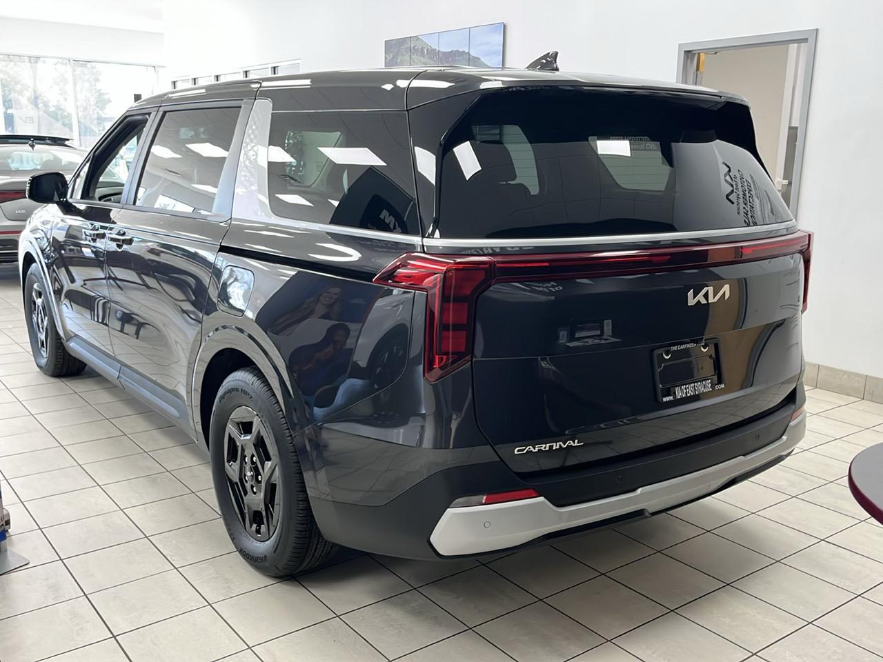Kia Carnival LXS FWD 2026