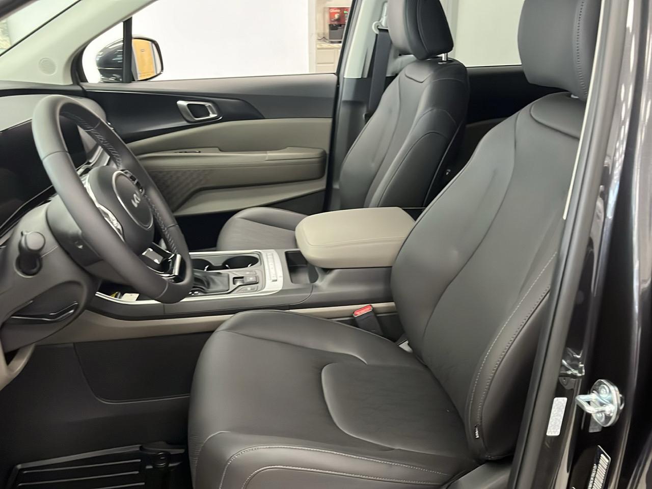 Kia Carnival LXS FWD 2026