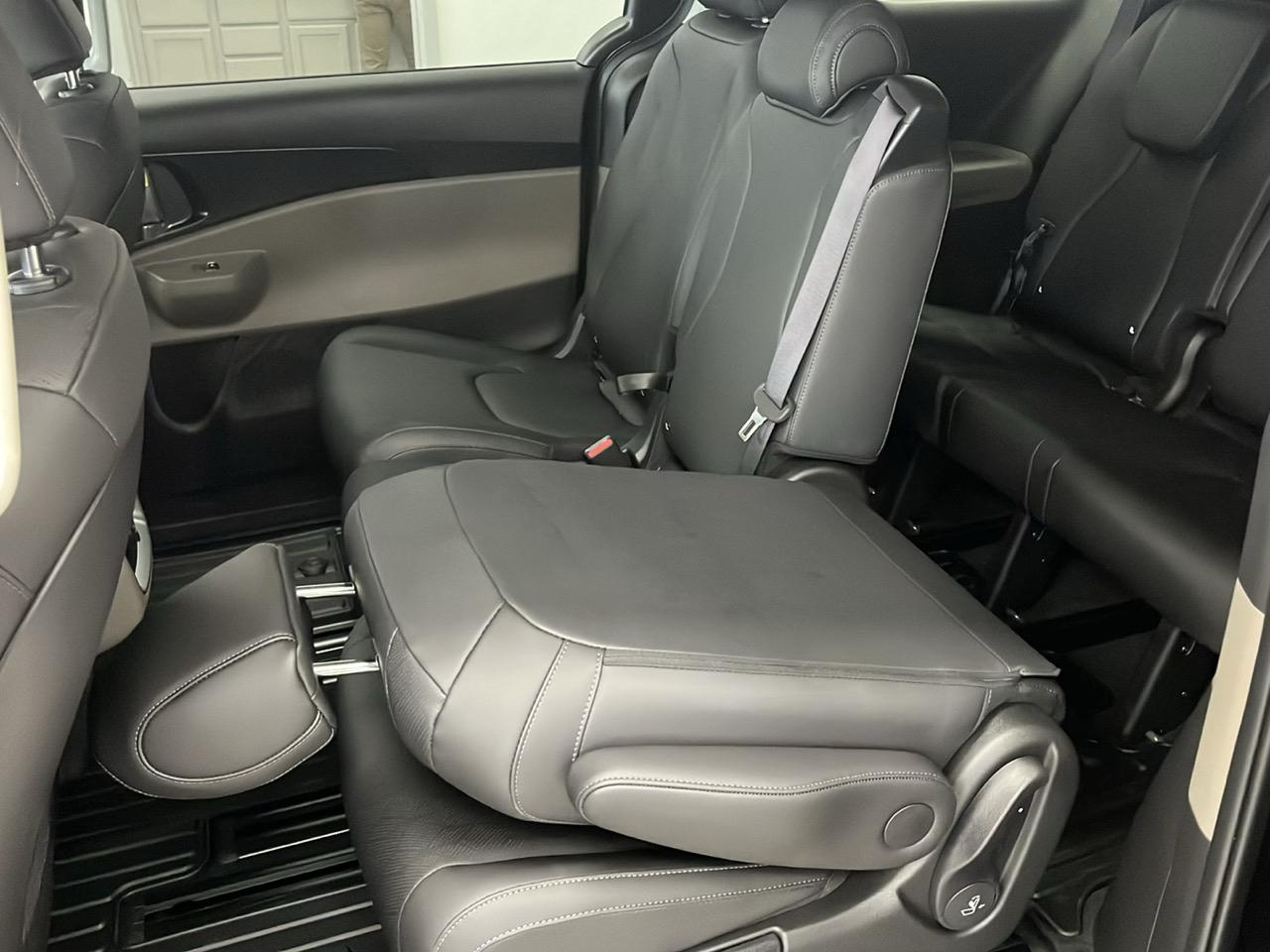 Kia Carnival LXS FWD 2026