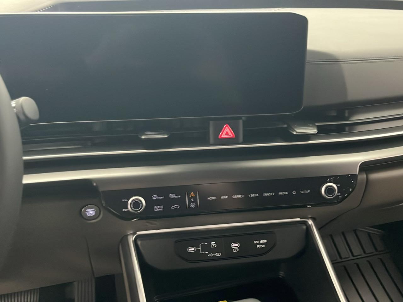Kia Carnival LXS FWD 2026