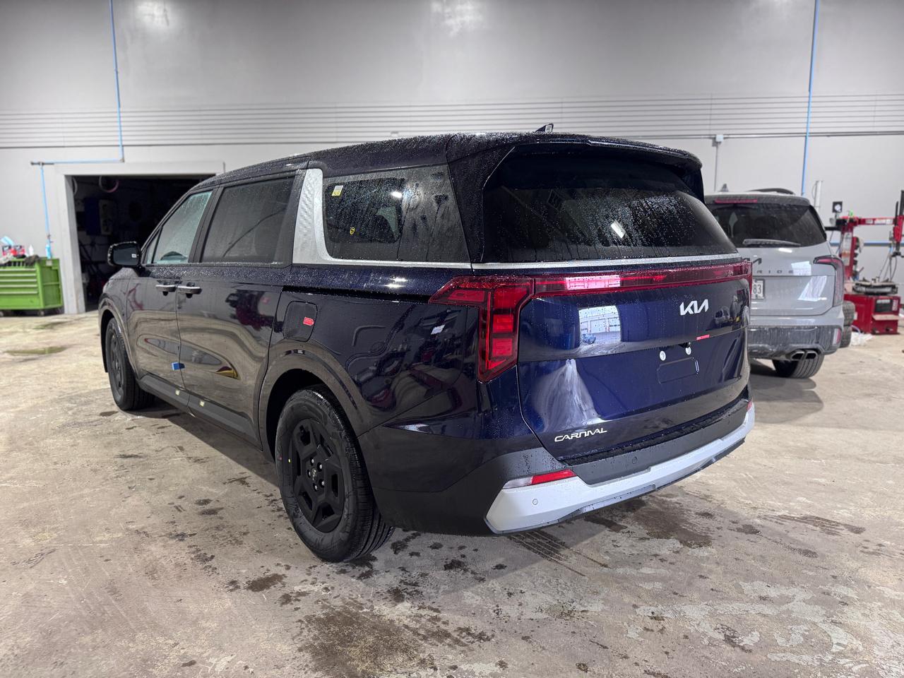 Kia Carnival LXS FWD 2026