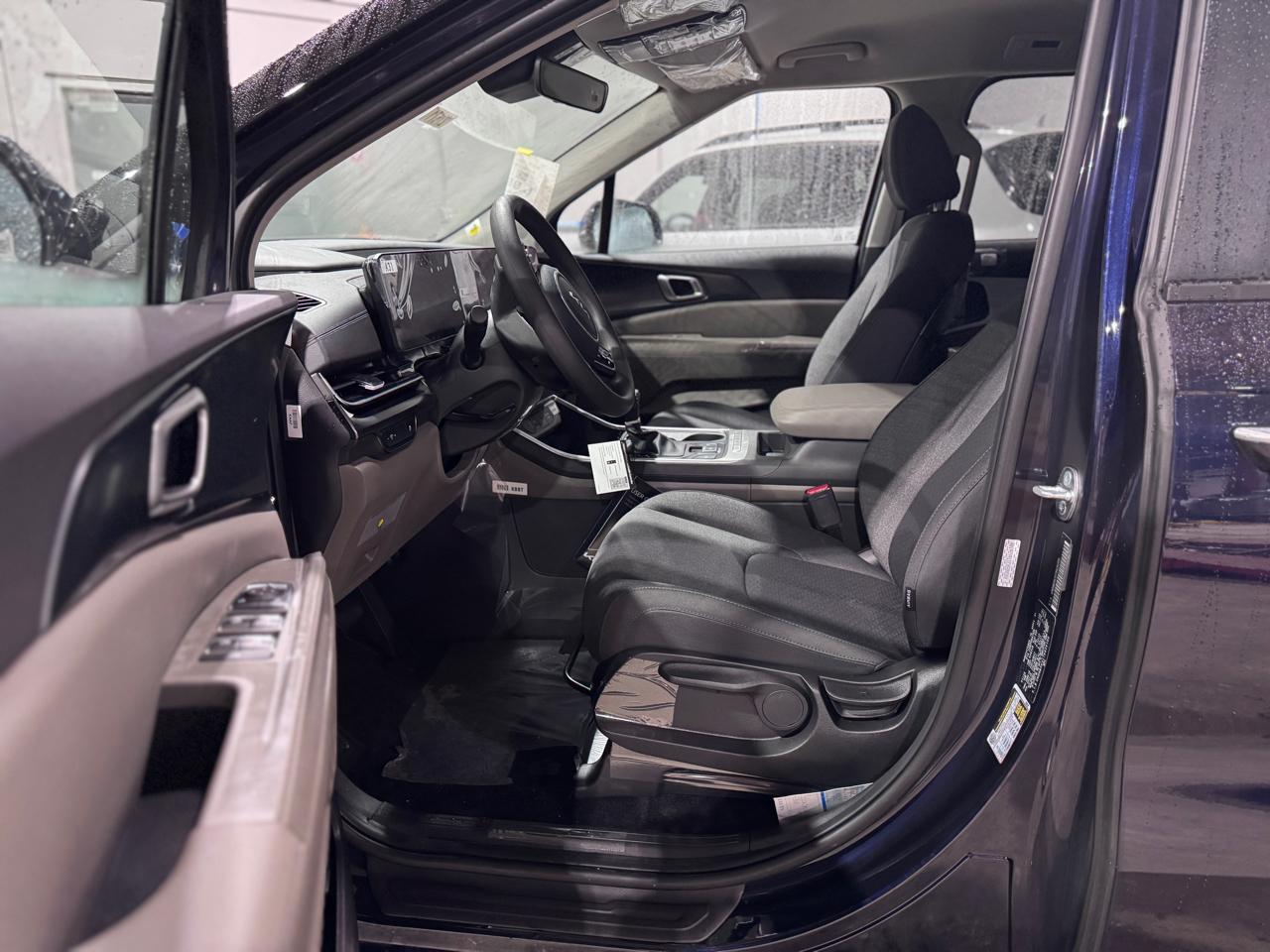 Kia Carnival LXS FWD 2026