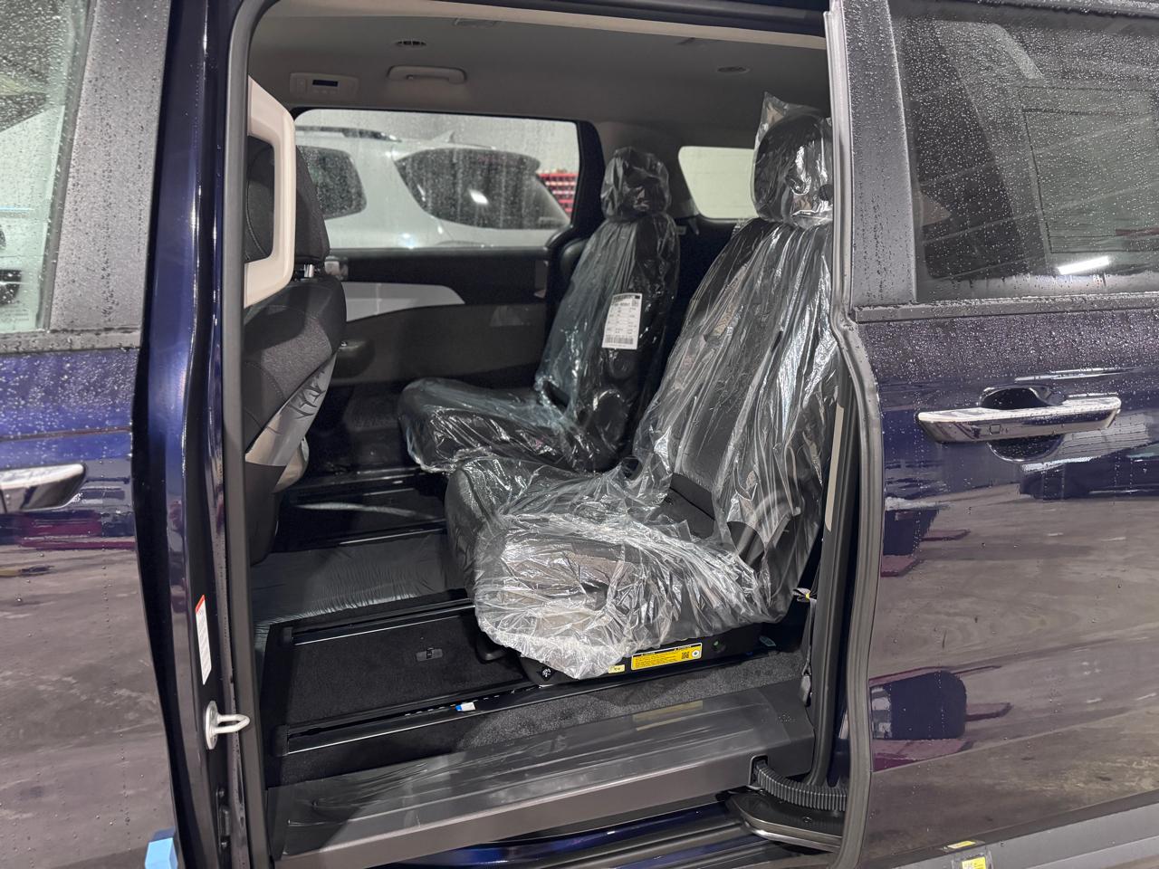 Kia Carnival LXS FWD 2026