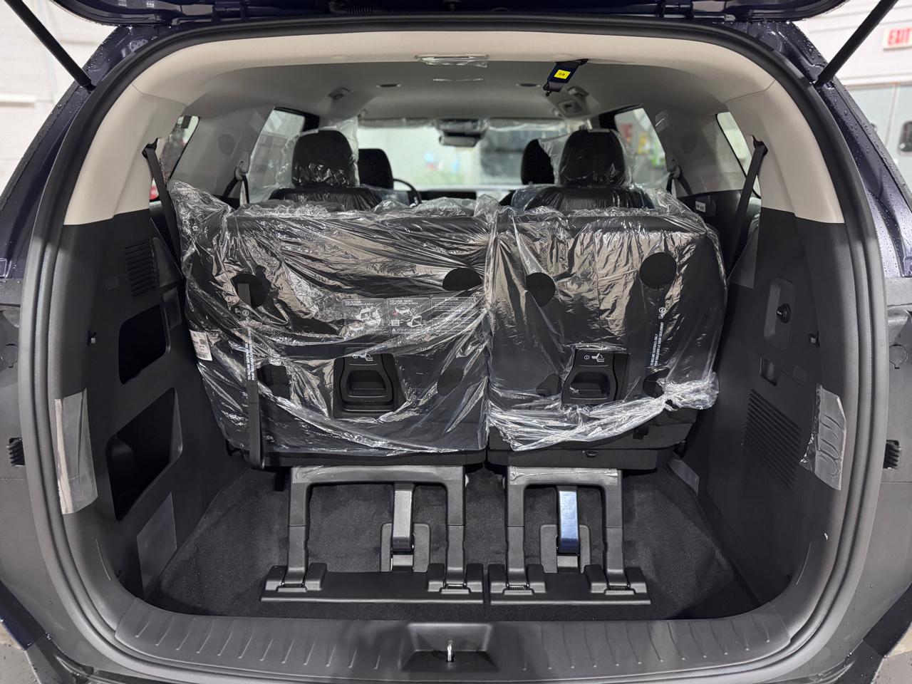 Kia Carnival LXS FWD 2026