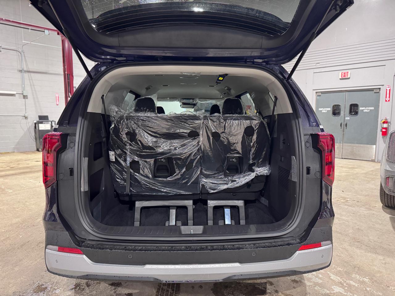 Kia Carnival LXS FWD 2026