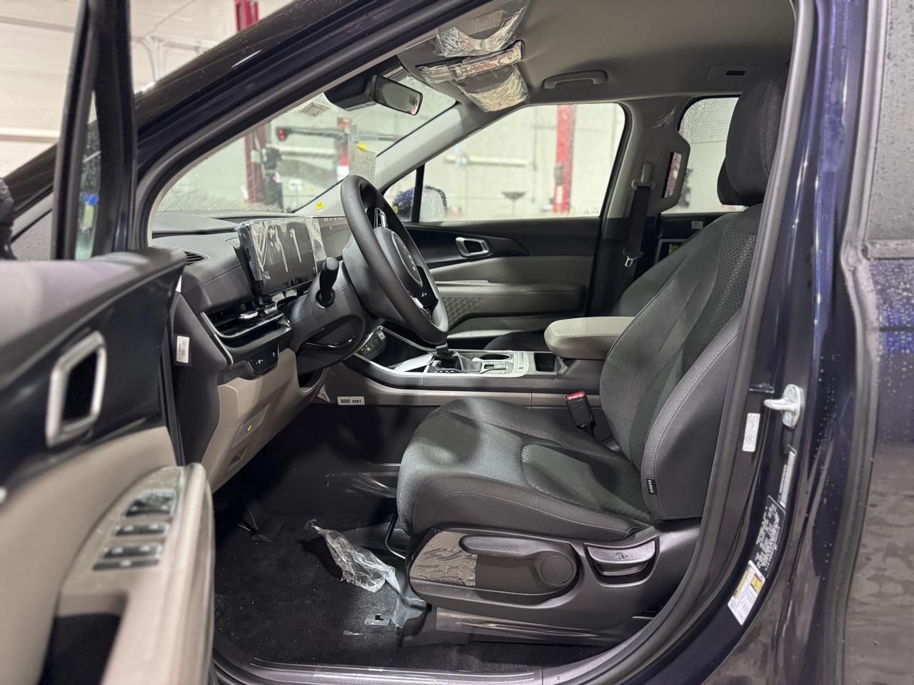 Kia Carnival LXS FWD 2026