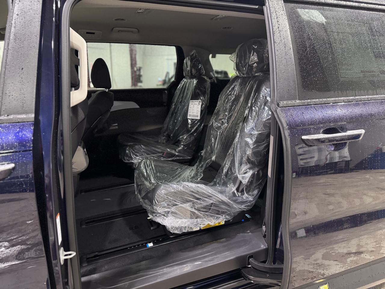 Kia Carnival LXS FWD 2026