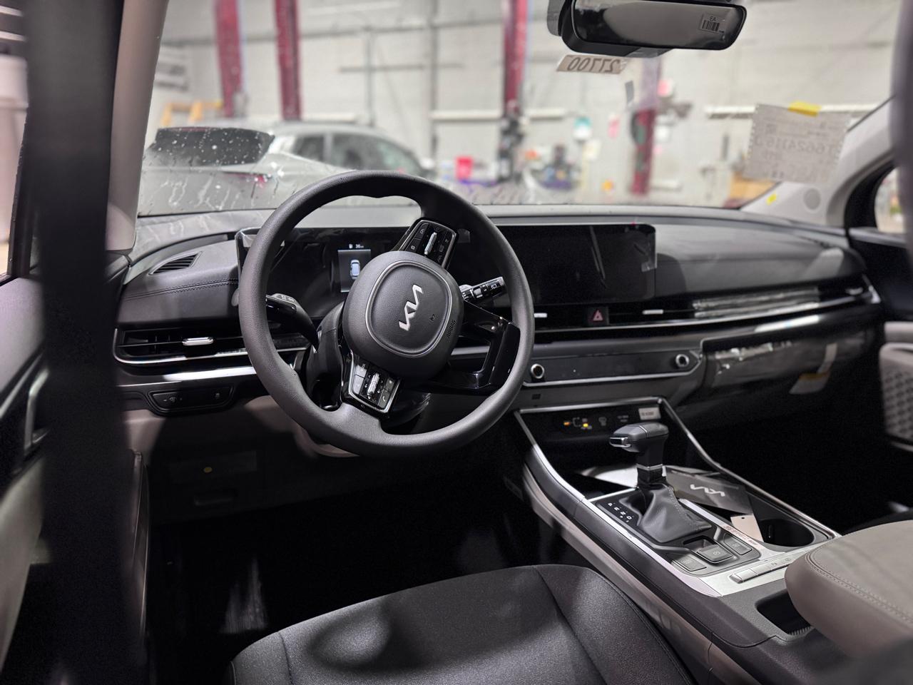 Kia Carnival LXS FWD 2026