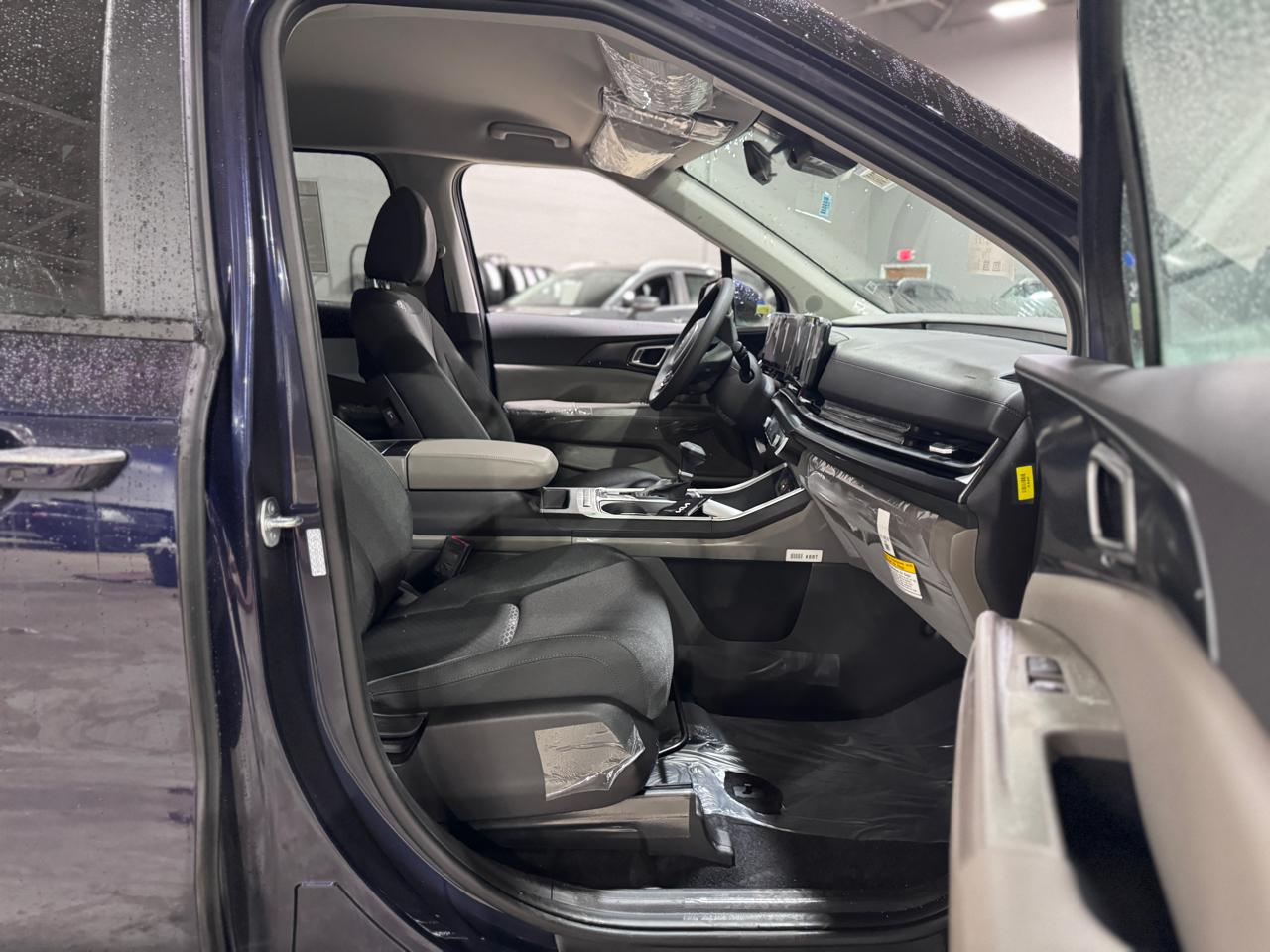 Kia Carnival LXS FWD 2026