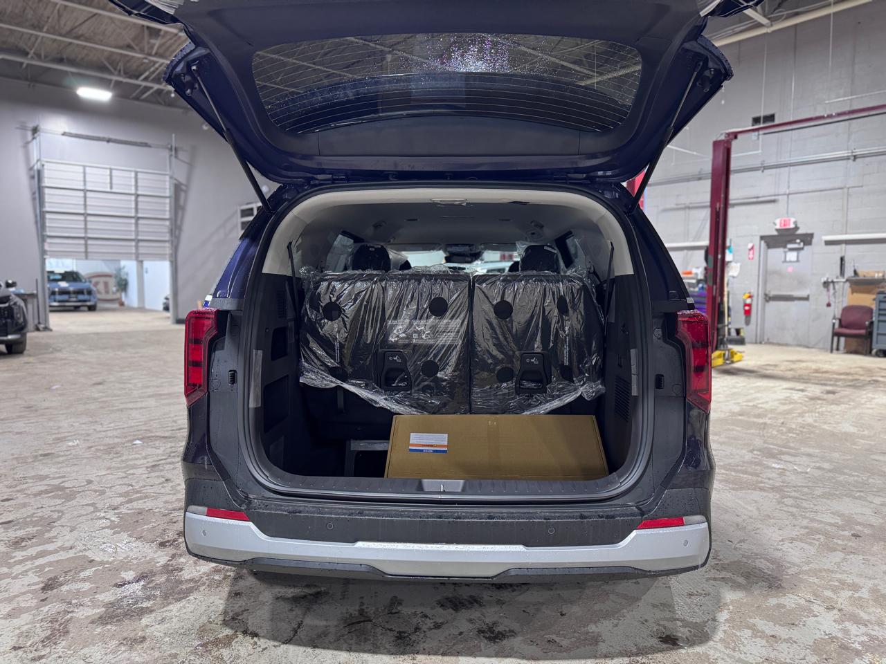 Kia Carnival LXS FWD 2026