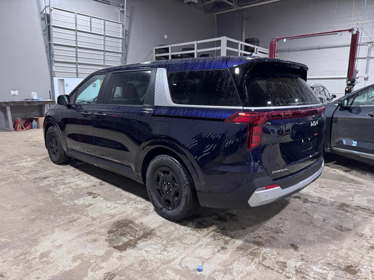 Kia Carnival LXS FWD 2026