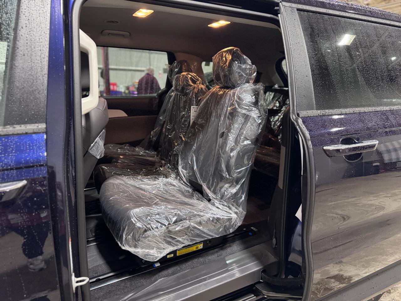 Kia Carnival LXS FWD 2026