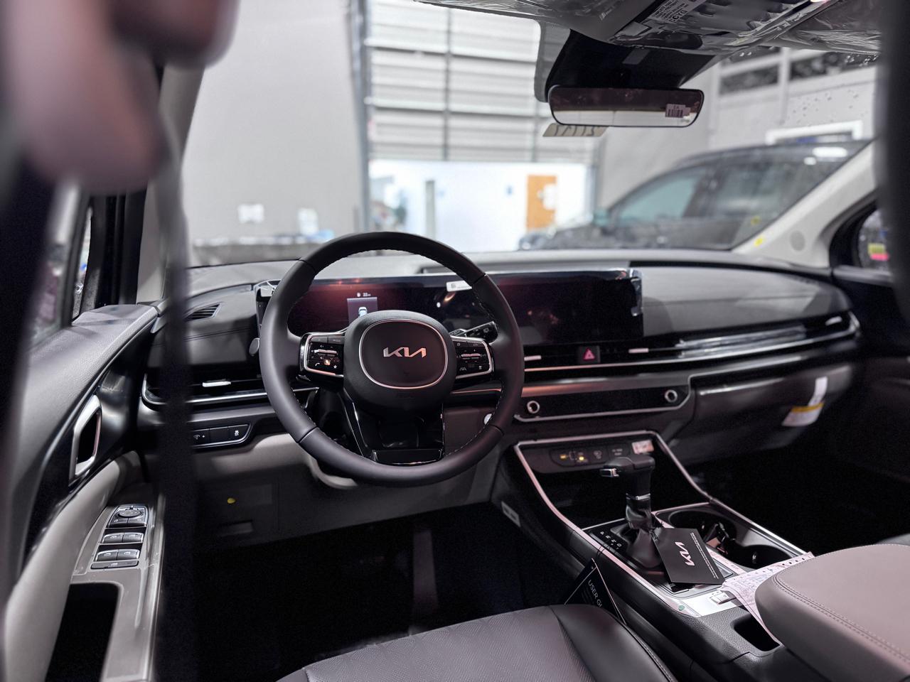 Kia Carnival LXS FWD 2026