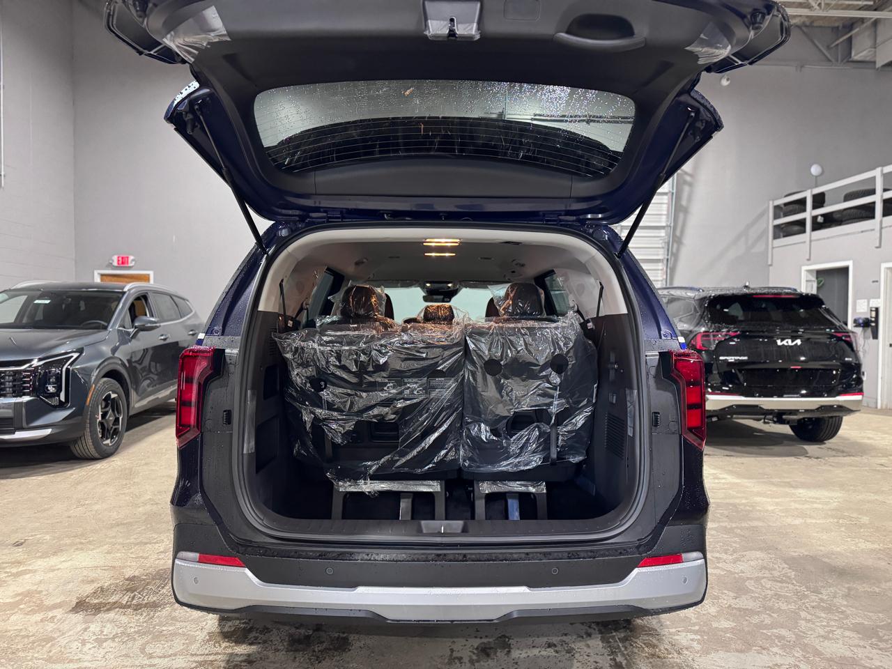 Kia Carnival LXS FWD 2026