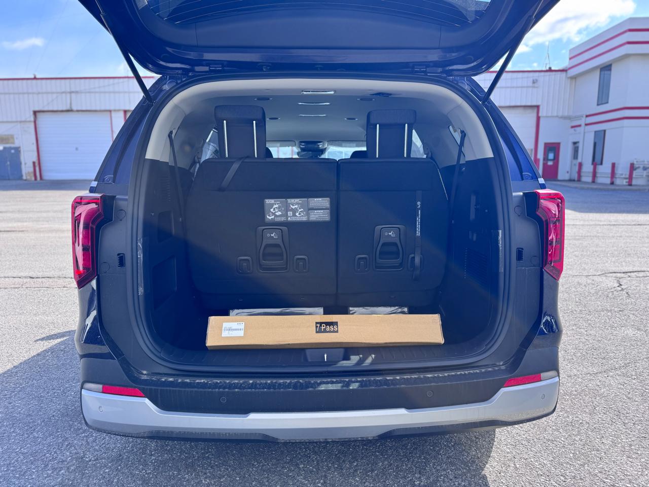 Kia Carnival LXS FWD 2026