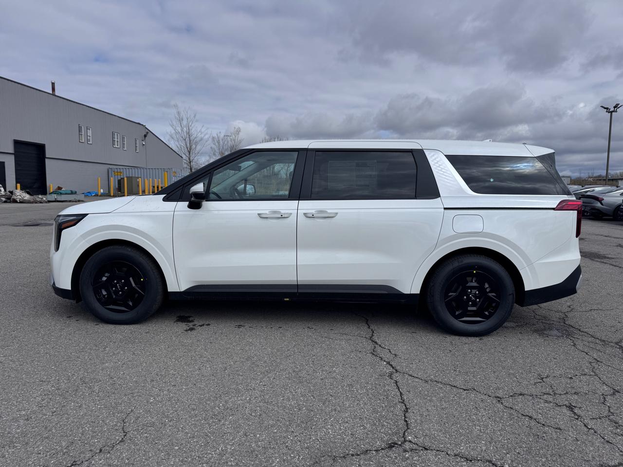 Kia Carnival LXS FWD 2026