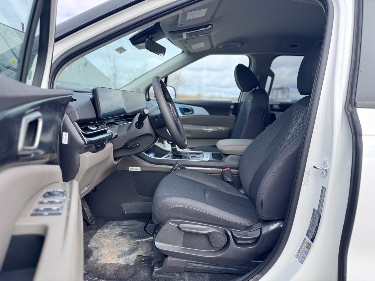 Kia Carnival LXS FWD 2026