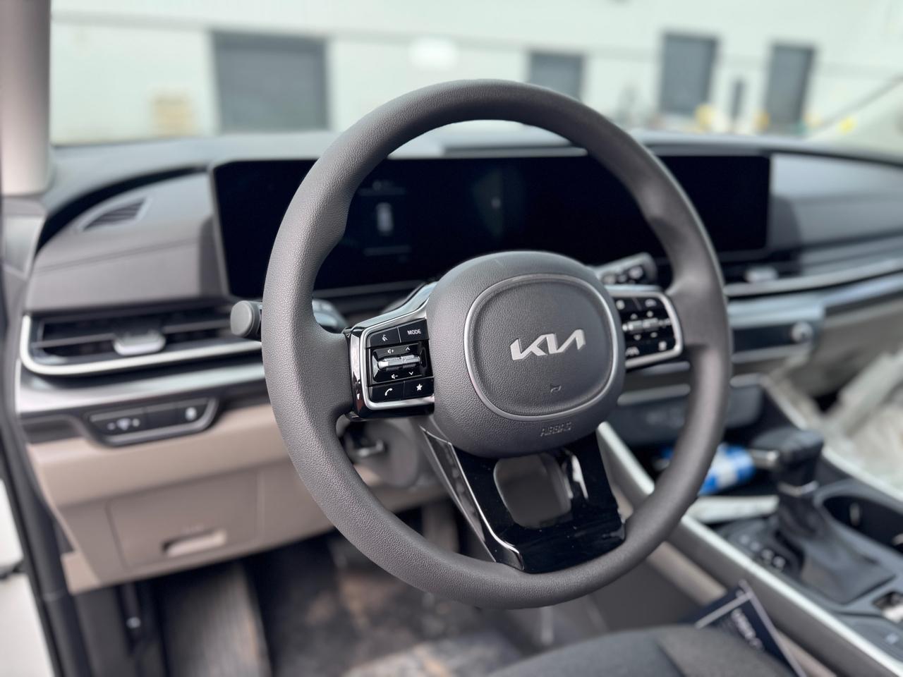 Kia Carnival LXS FWD 2026