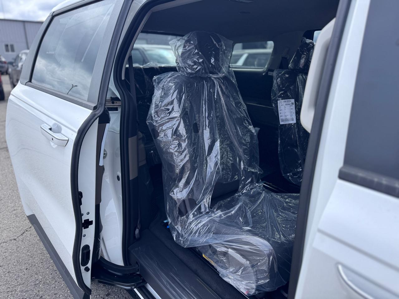 Kia Carnival LXS FWD 2026