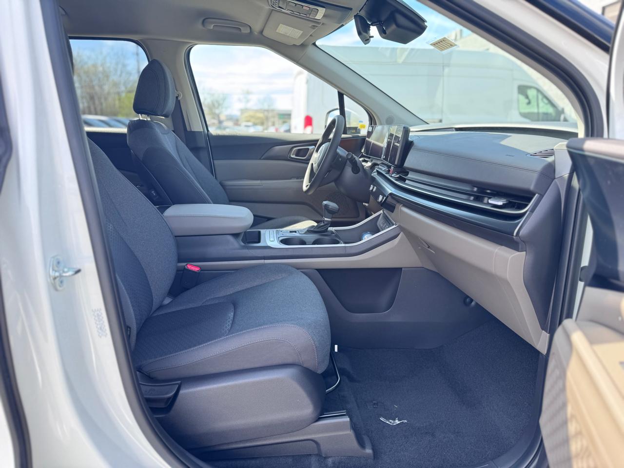 Kia Carnival LXS FWD 2026