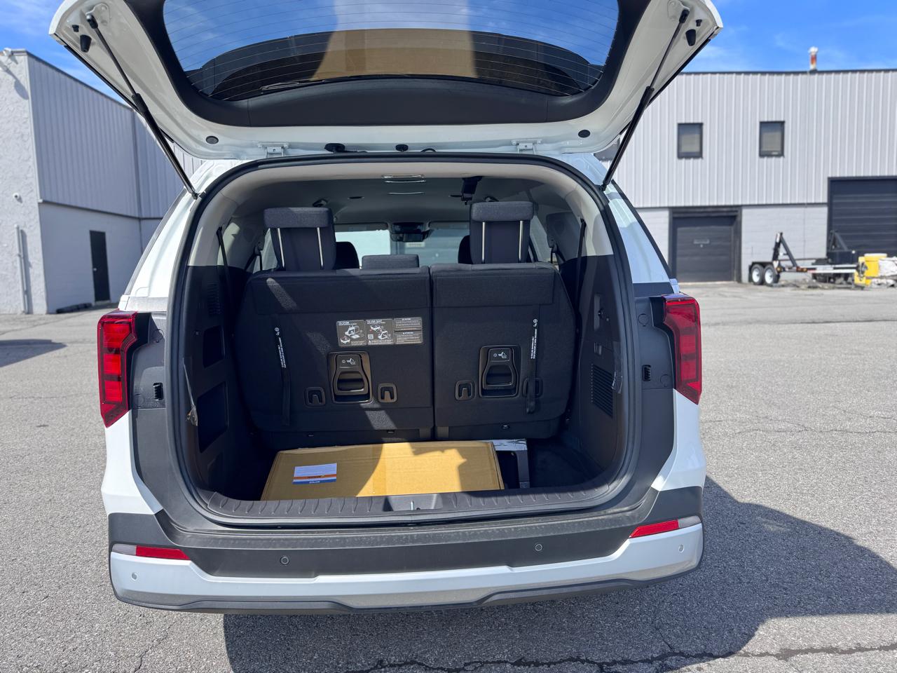 Kia Carnival LXS FWD 2026