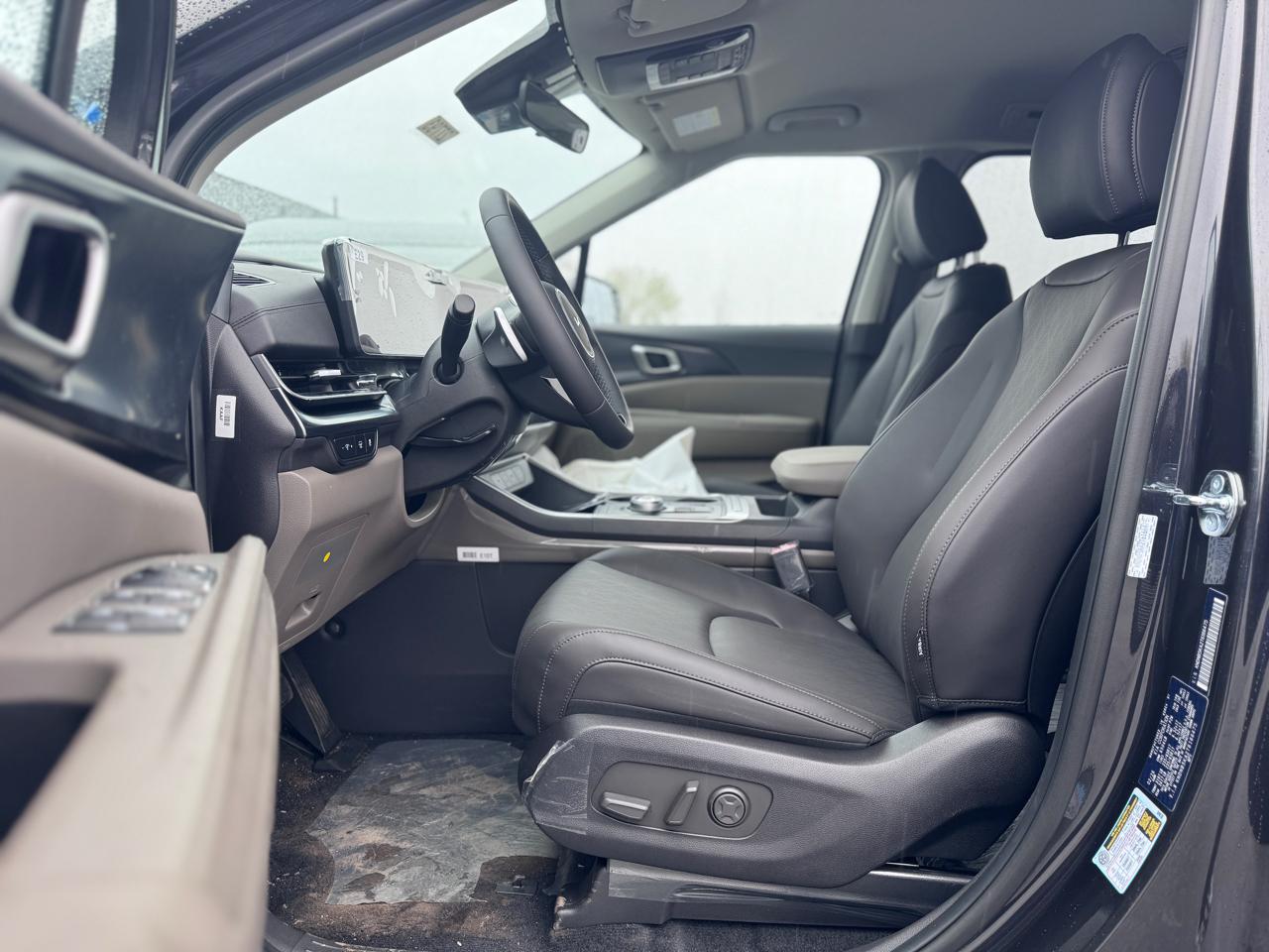 Kia Carnival Hybrid LXS FWD 2026