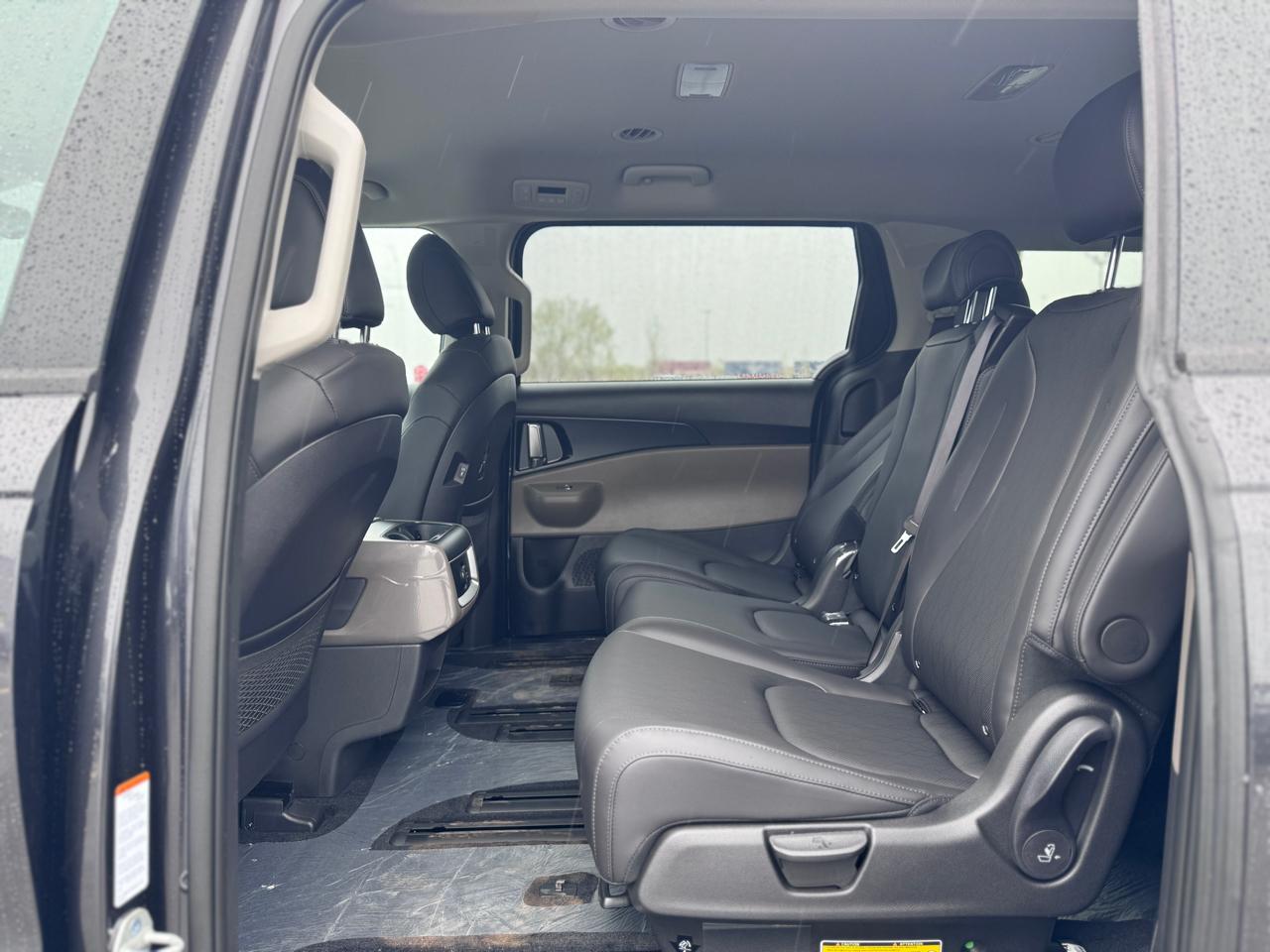Kia Carnival Hybrid LXS FWD 2026