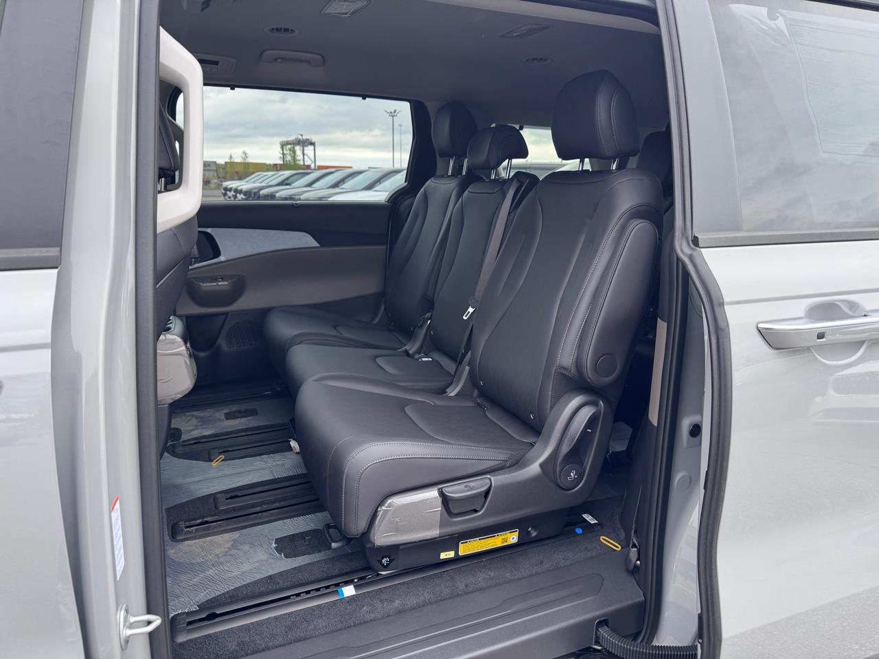 Kia Carnival Hybrid EX FWD 2026