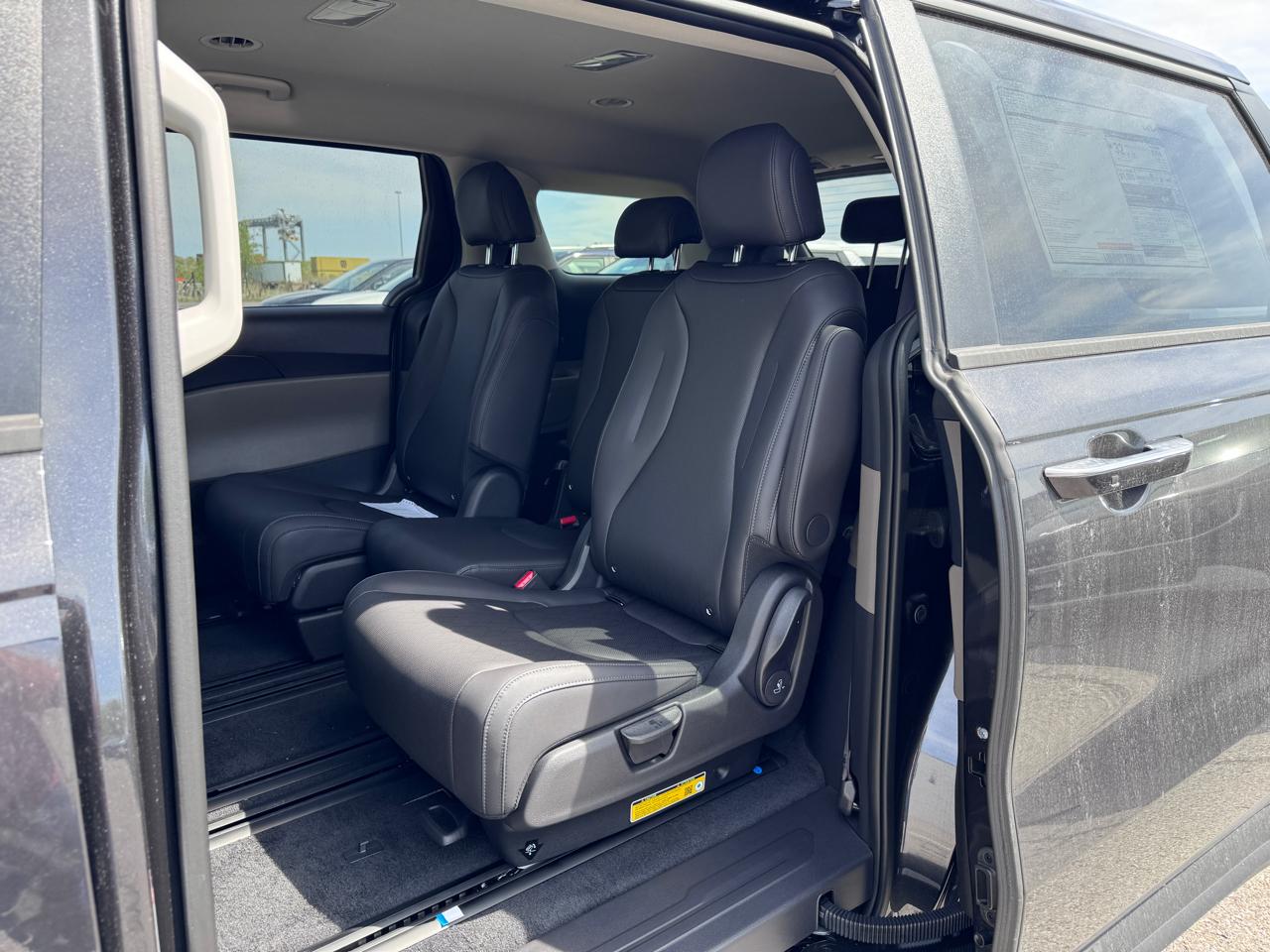 Kia Carnival Hybrid LXS FWD 2026