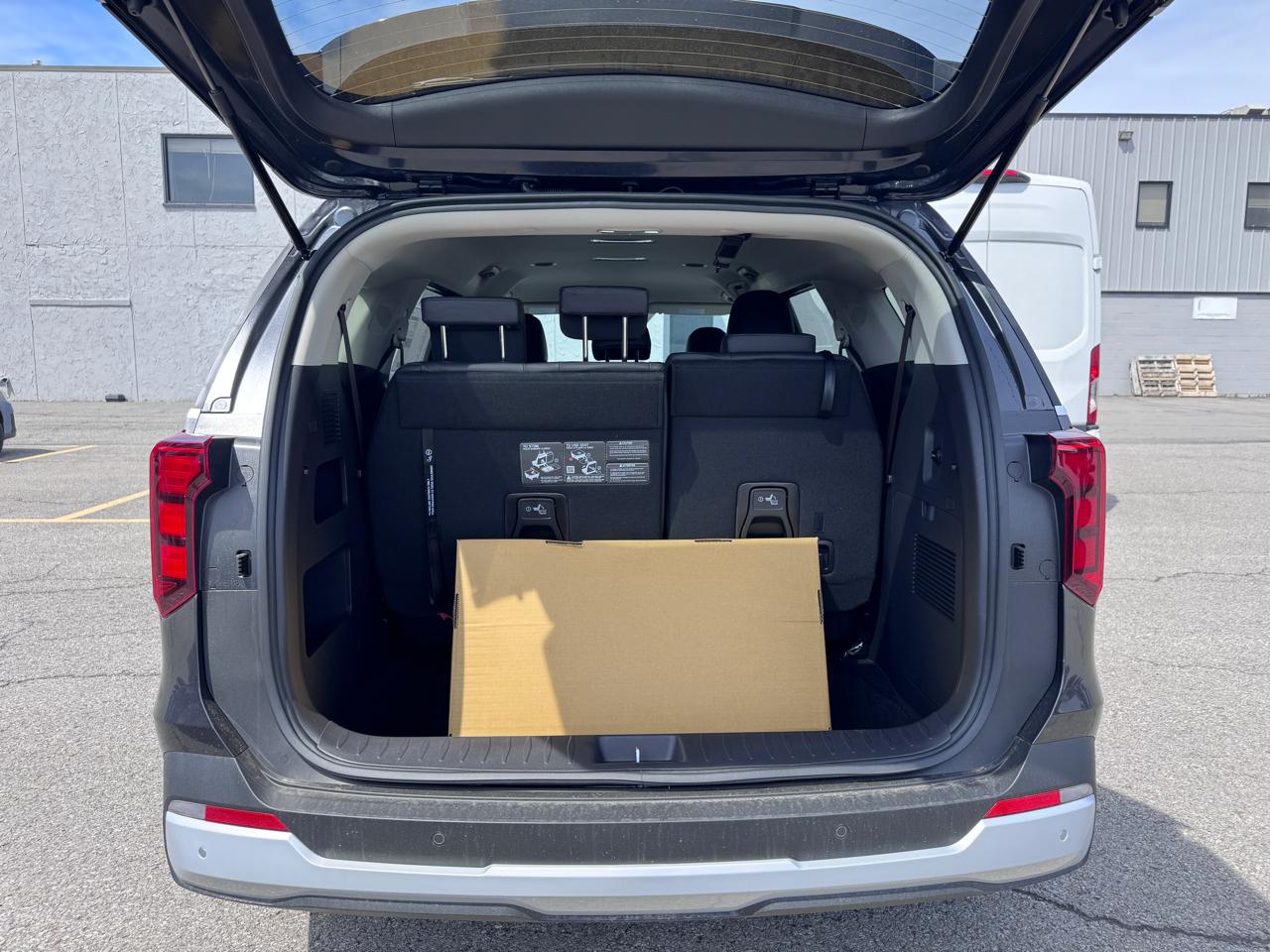 Kia Carnival Hybrid LXS FWD 2026