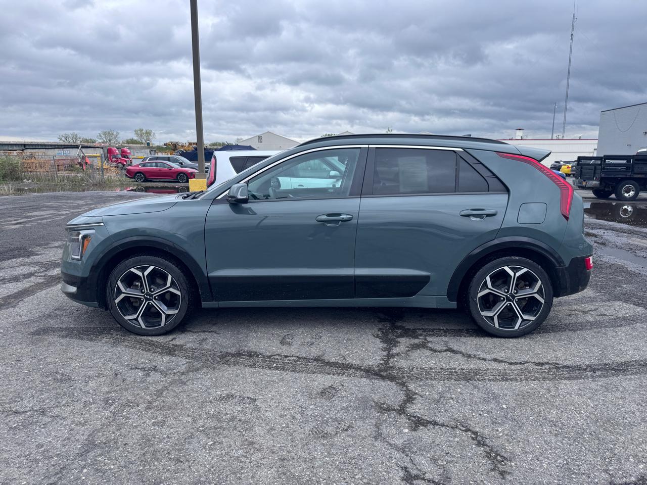 Kia Niro EX Touring FWD 2023