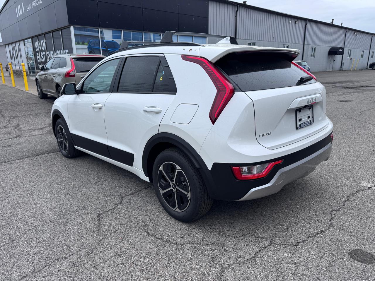 Kia Niro LX FWD 2026