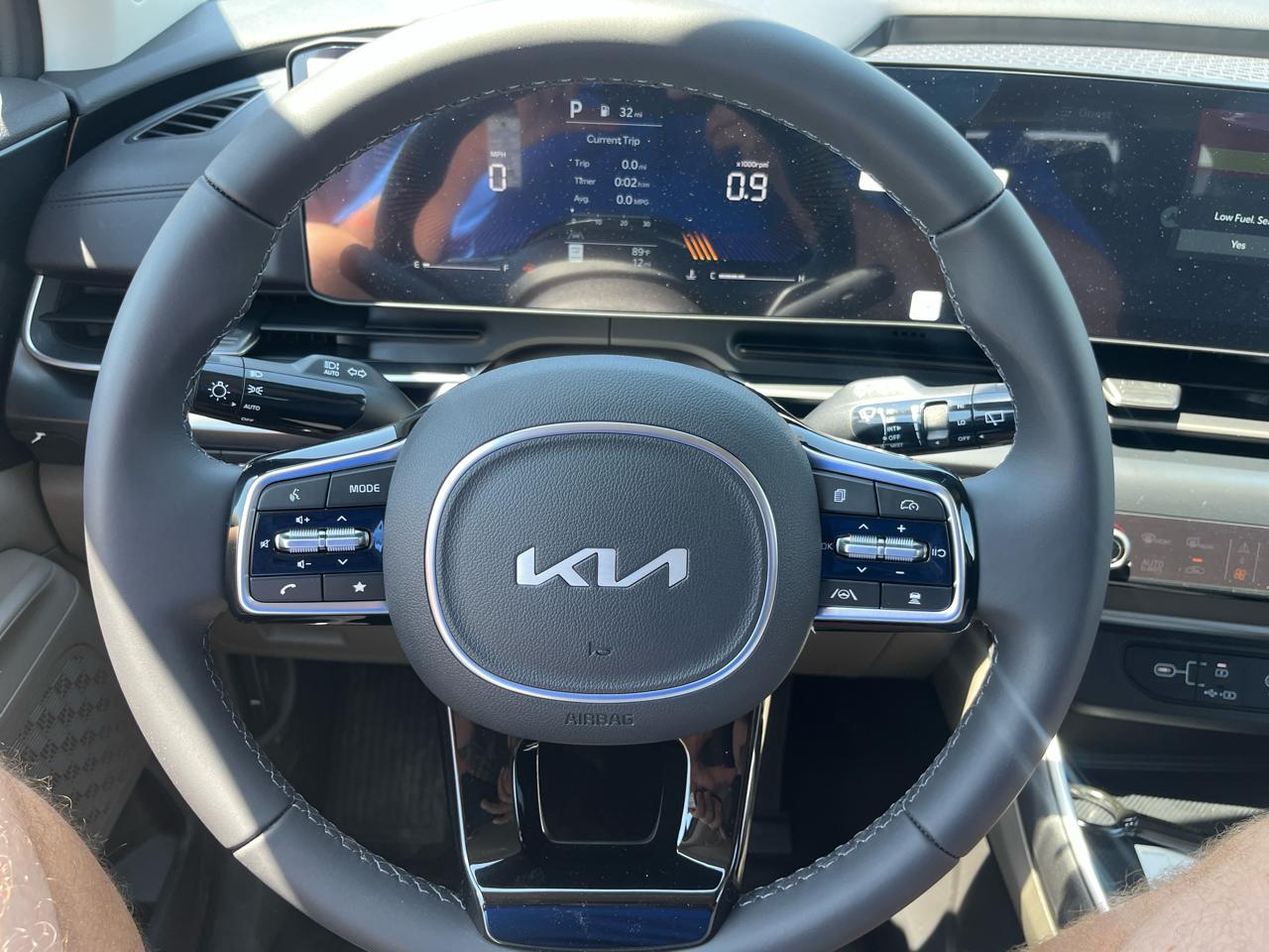Kia Carnival LXS FWD 2026