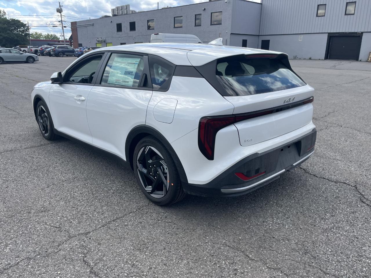 Kia K4 Hatchback EX FWD 2026
