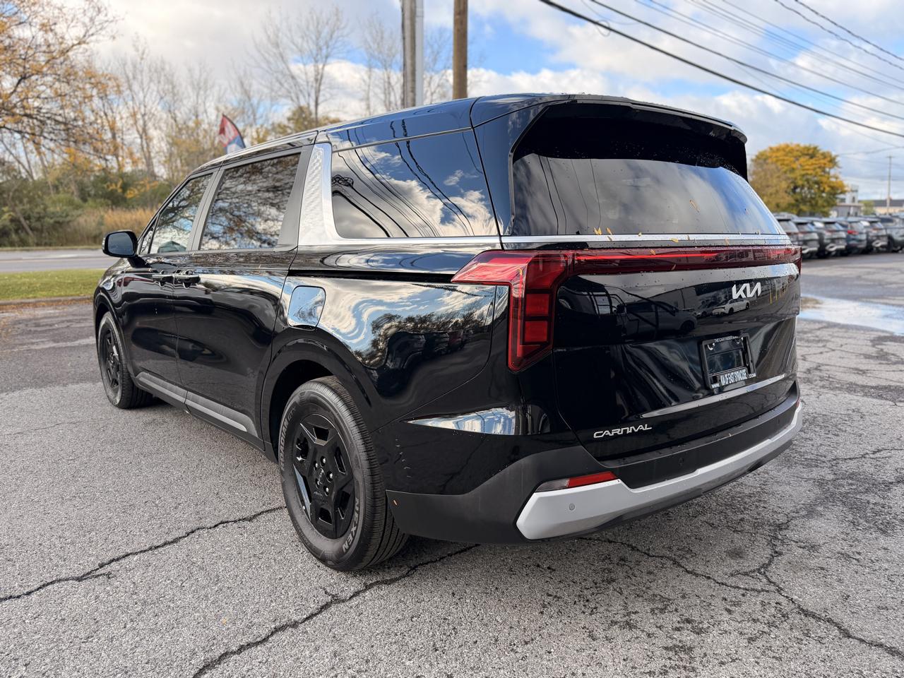Kia Carnival LXS FWD 2026