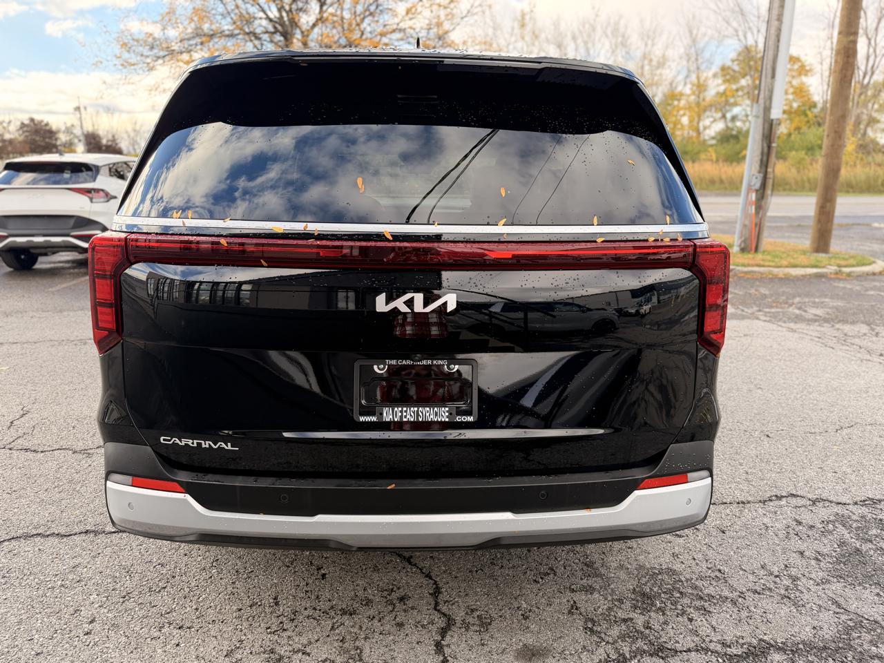Kia Carnival LXS FWD 2026