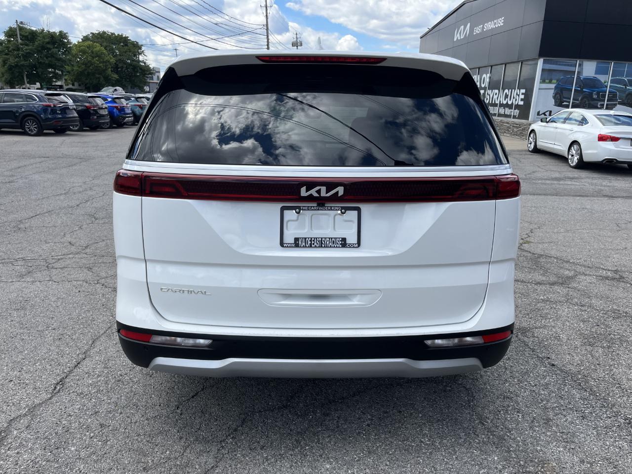 Kia Carnival EX FWD 2024